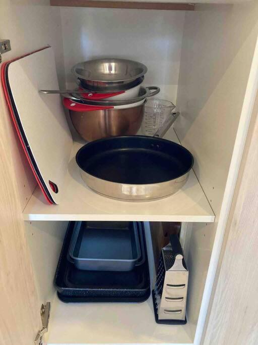 Cheerful 2 Bedroom Townhouse In Addington! * Christchurch