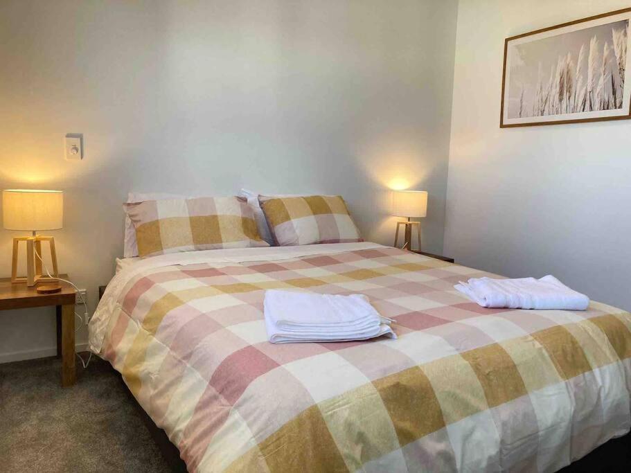 Cheerful 2 Bedroom Townhouse In Addington! *