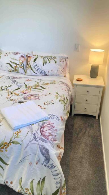 Cheerful 2 Bedroom Townhouse In Addington!