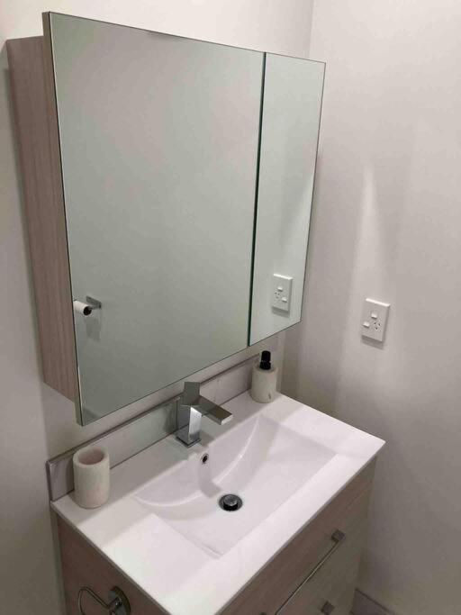 Cheerful 2 Bedroom Townhouse In Addington! Apartment *