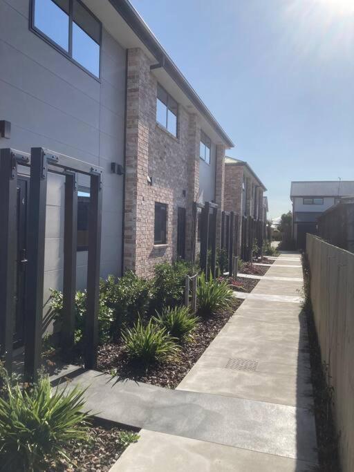 Apartment Cheerful 2 Bedroom Townhouse In Addington! *