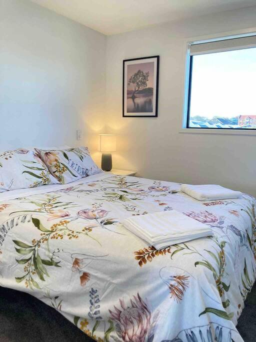 Apartment Cheerful 2 Bedroom Townhouse In Addington!